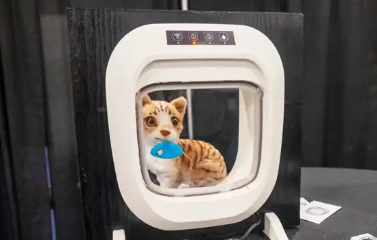 Compuerta para gatos con Inteligencia Artificial Flappie CES 2024 Productos innovadores