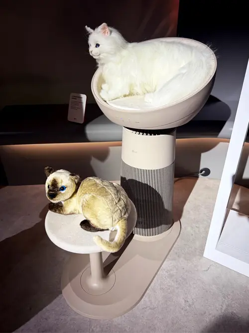 AeroCatTower de LG purificador de aire y cama para gatos CES 2025